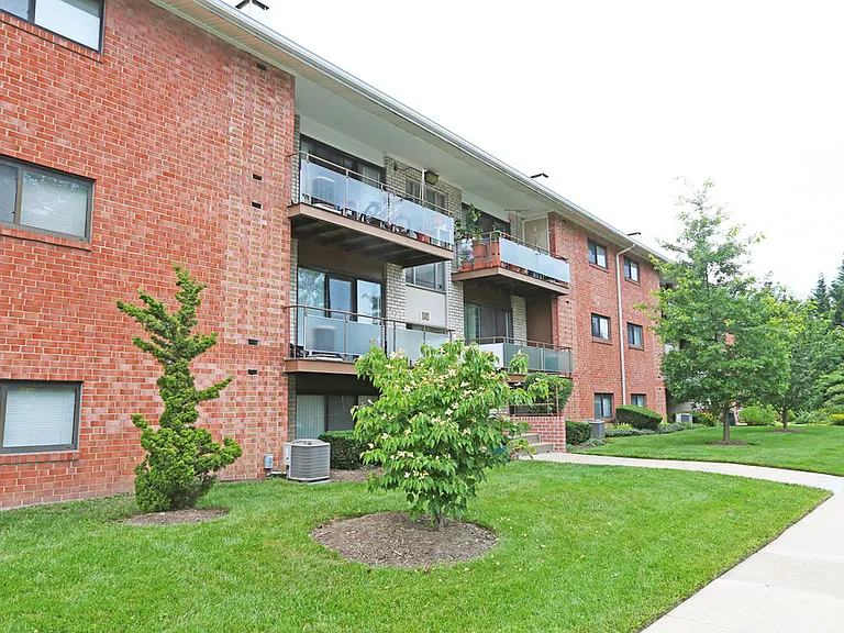 Chestnut Apartments — Photo 1