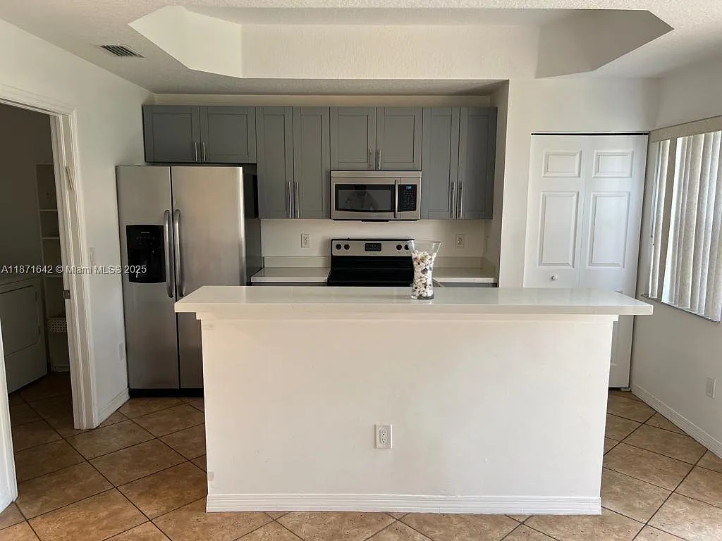 3 bed, 2.5 bath, 1616 sqft, $2,600 — Photo 4