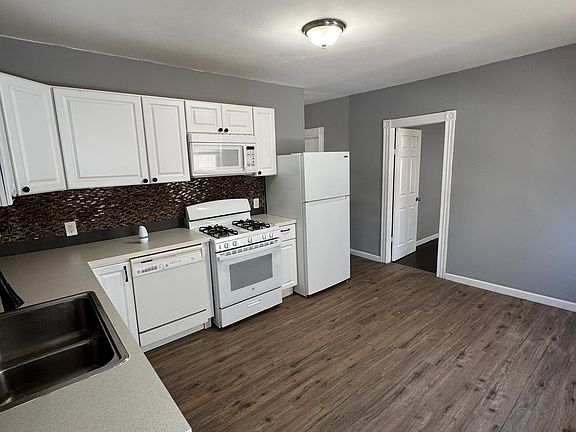 2nd image of 451 Admiral St APT 1