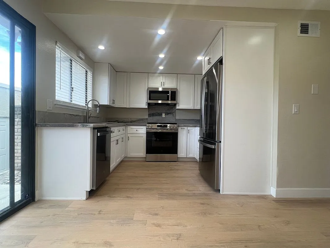 2 bed, 3.0 bath, 1152 sqft, $3,800 — Photo 4