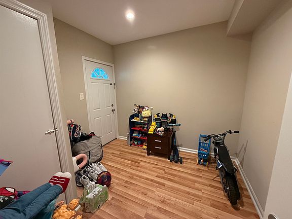 4th image of 160 Terrace Ave APT 2