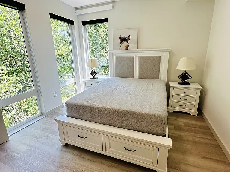 Luxury Unit 222 furnished (2BR 2BA) Similar Units: 322, 422 *Unit features vary. Inquire with our leasing office to schedule a tour!