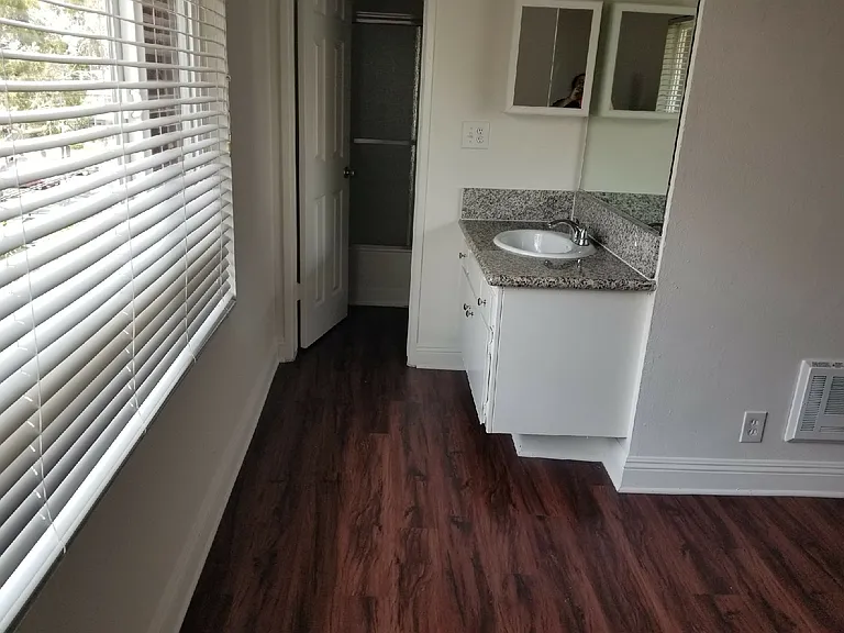 4507 Spencer St — Photo 14