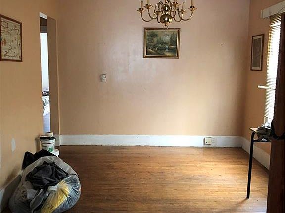 5th image of 54 Henrietta Ave