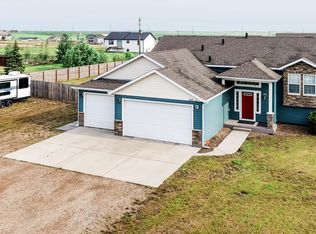 13675 Redwood Way NW, Williston, ND 58801