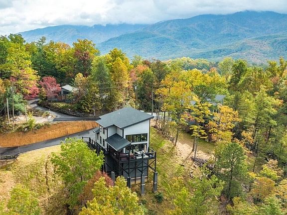 2nd image of 1113 Mathis Hollow Rd