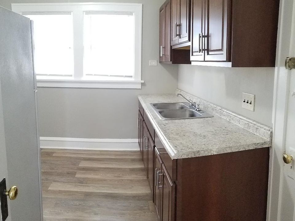 1st image of 1644 Larchmont Ave