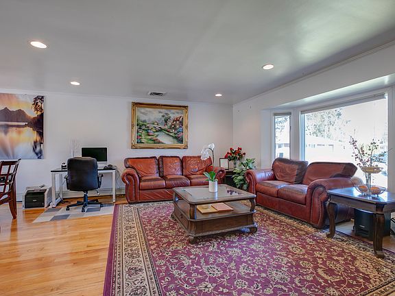 2nd image of 22 Mulberry Ct