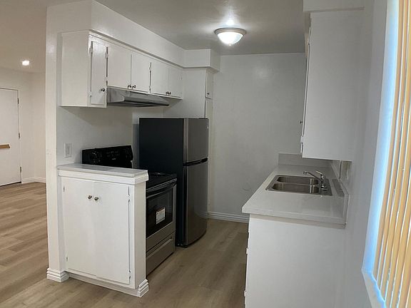 4th image of 6561 Fulton Ave #1