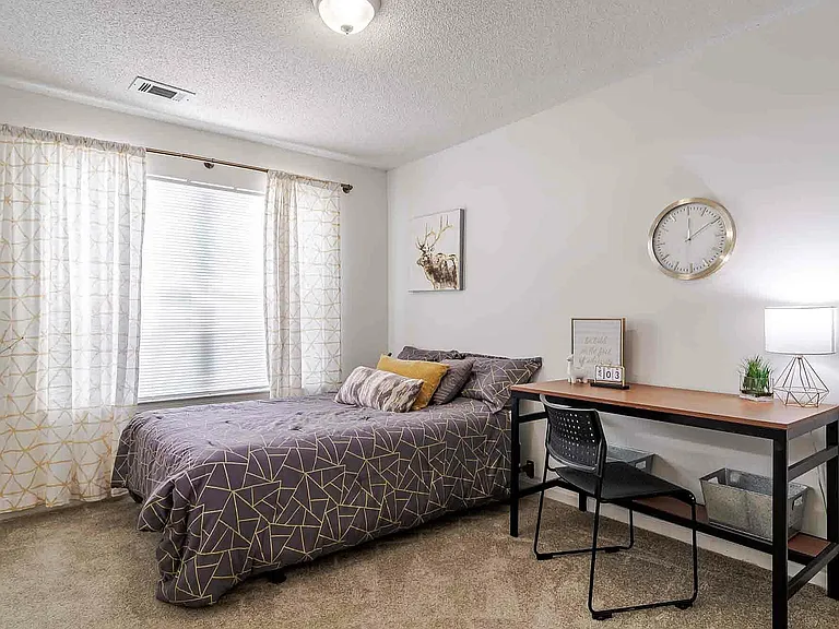 River Club Apartments — Photo 39