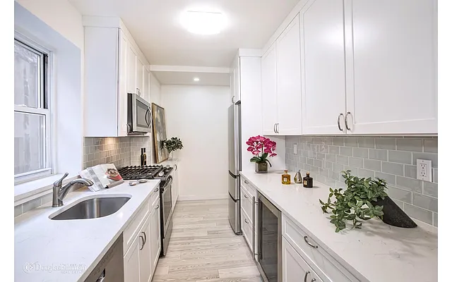 Sold by Douglas Elliman | media 32