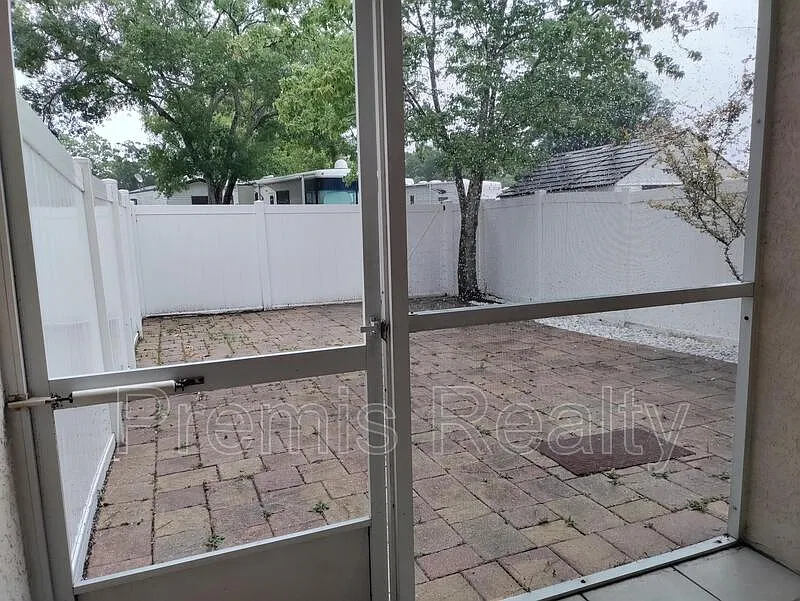 3 bed, 2.5 bath, 1880 sqft, $2,595 — Photo 4