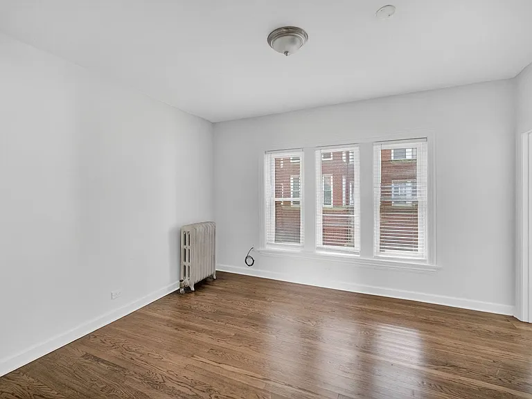6565 N. Lakewood Renovated Rogers Park Apartments — Photo 24
