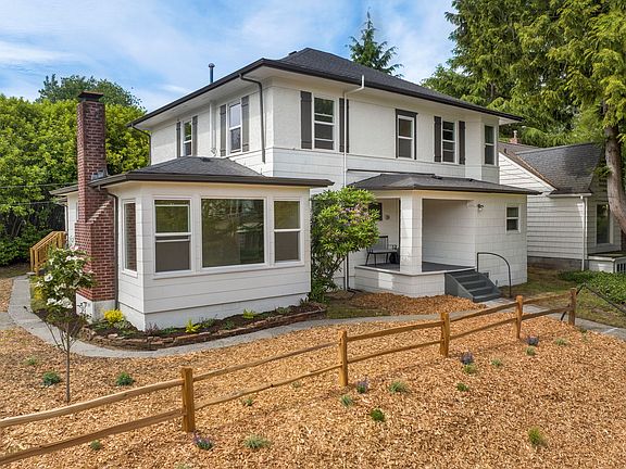 2nd image of 119 20th Ave SE #4