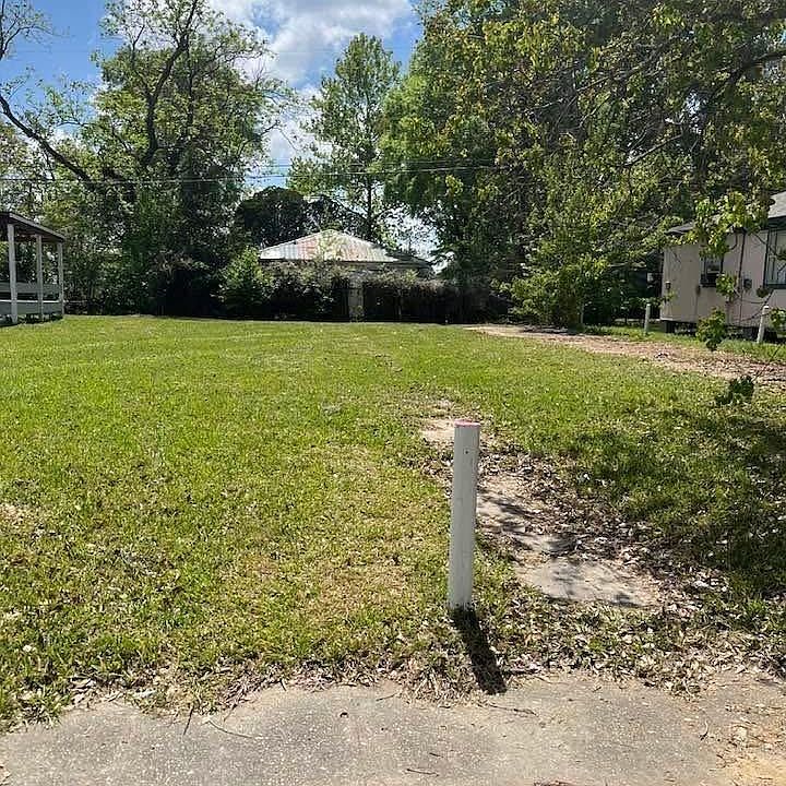 2nd image of 3680 Dalton St