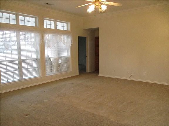5th image of 1811 Deepwood Dr
