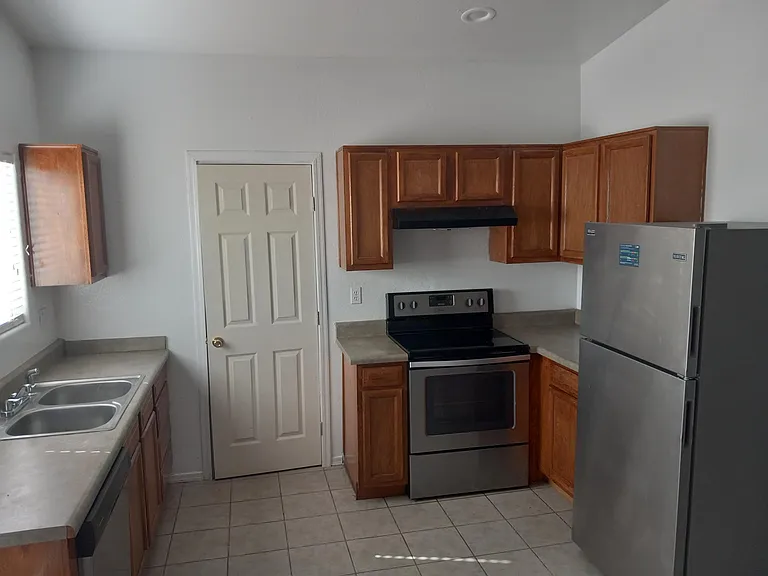 3245 W Sueno Dr — Photo 9