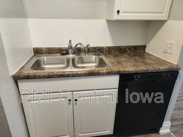1806 Jefferson Ave — Photo 6