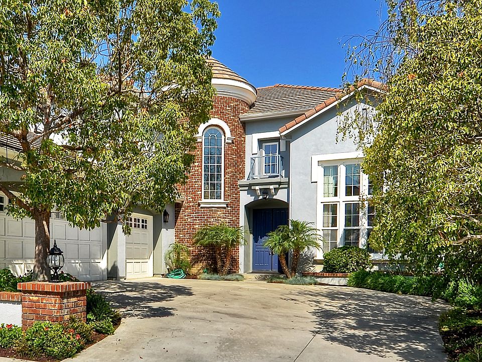 Long Driveway 3-Car Garage