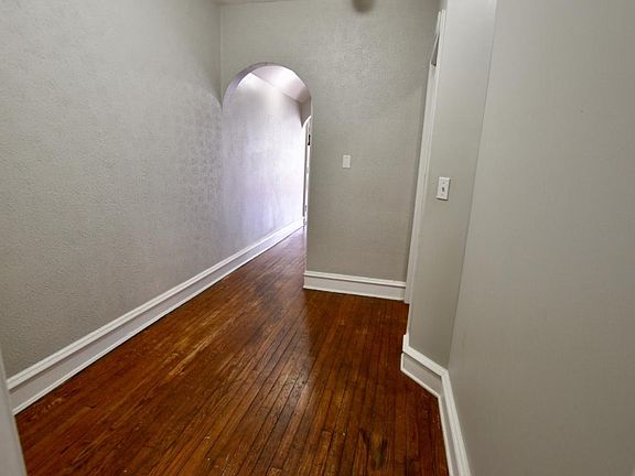 2nd image of 2822 S Moreland Blvd APT 12