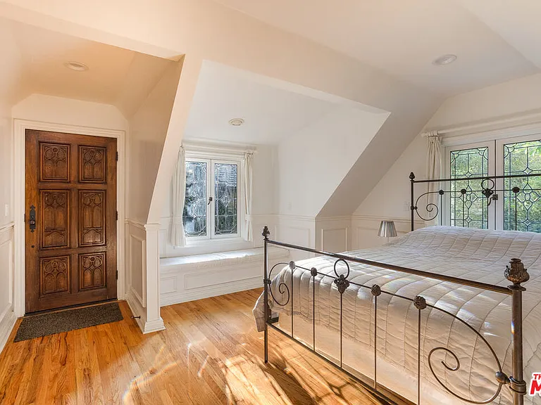 4880 Queen Florence Ln — Photo 32