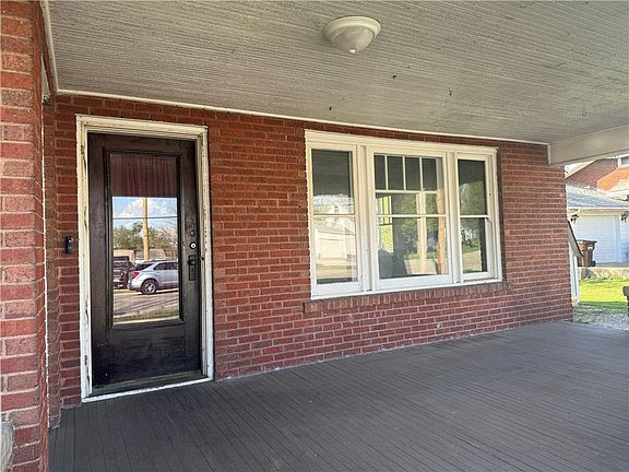 4th image of 372 S Main St