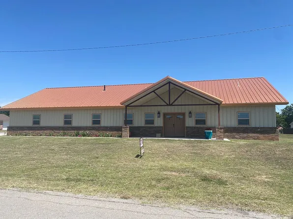 521 W 2nd St, Calumet, OK 73014