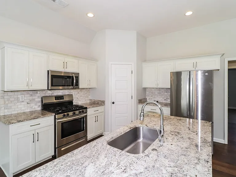 3811 Dawnwood Cir W — Photo 8