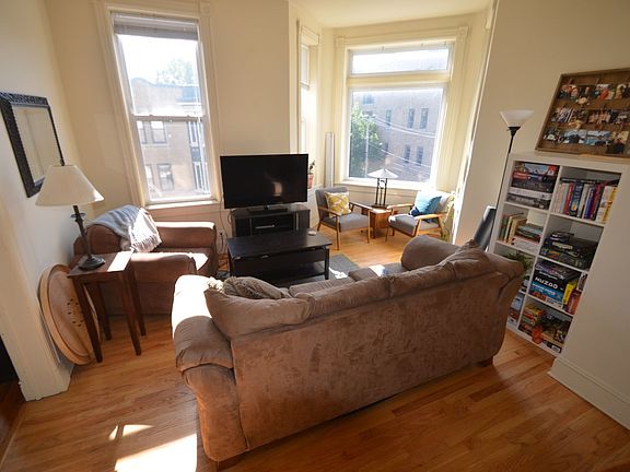 3rd image of 1153 W Dickens Ave #3