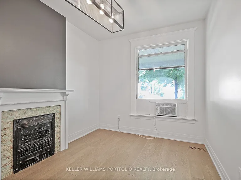 35 Humberside Ave #2 — Photo 10