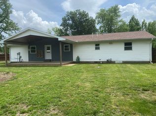 4903 Fairview Dr, Salem, IL 62881