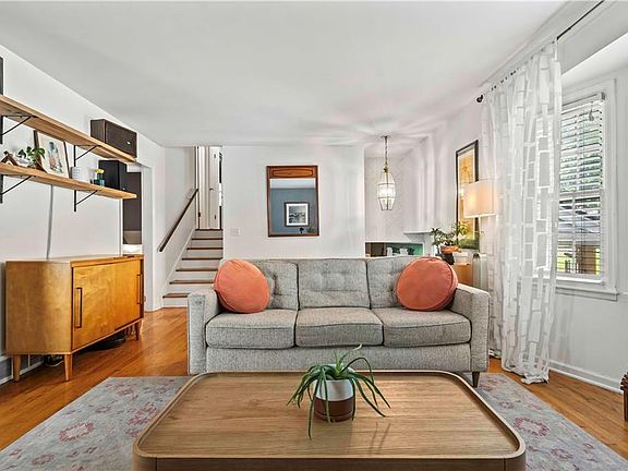 5th image of 8401 W 90th St