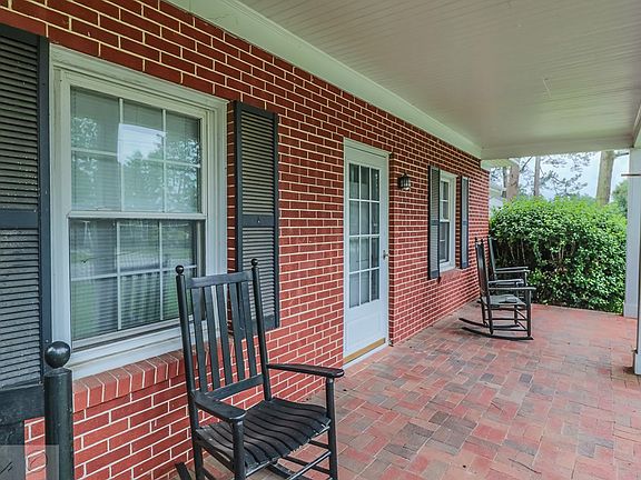 3rd image of 208 Hooks Ave