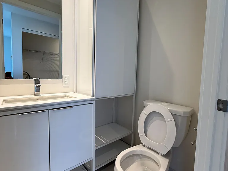 77 Shuter St #Penthouse 02 — Photo 11
