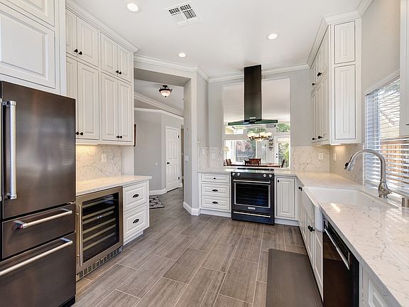 5th image of 15280 Medella Cir