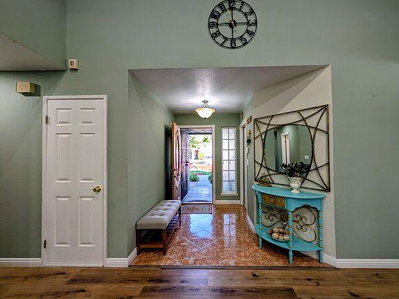 3rd image of 416 Rumsey Ct