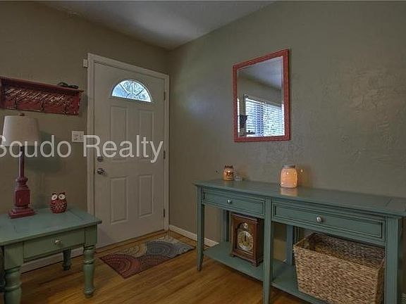 4th image of 9208 Vaughn Ave
