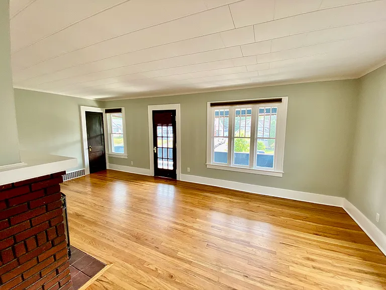 250 Woodbine Ave #1 — Photo 6