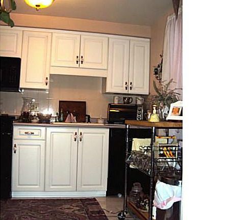 3rd image of 35 Oakbrook Dr APT B