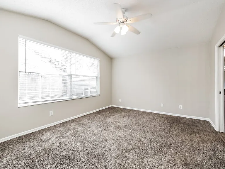 304 Fareham Dr — Photo 13