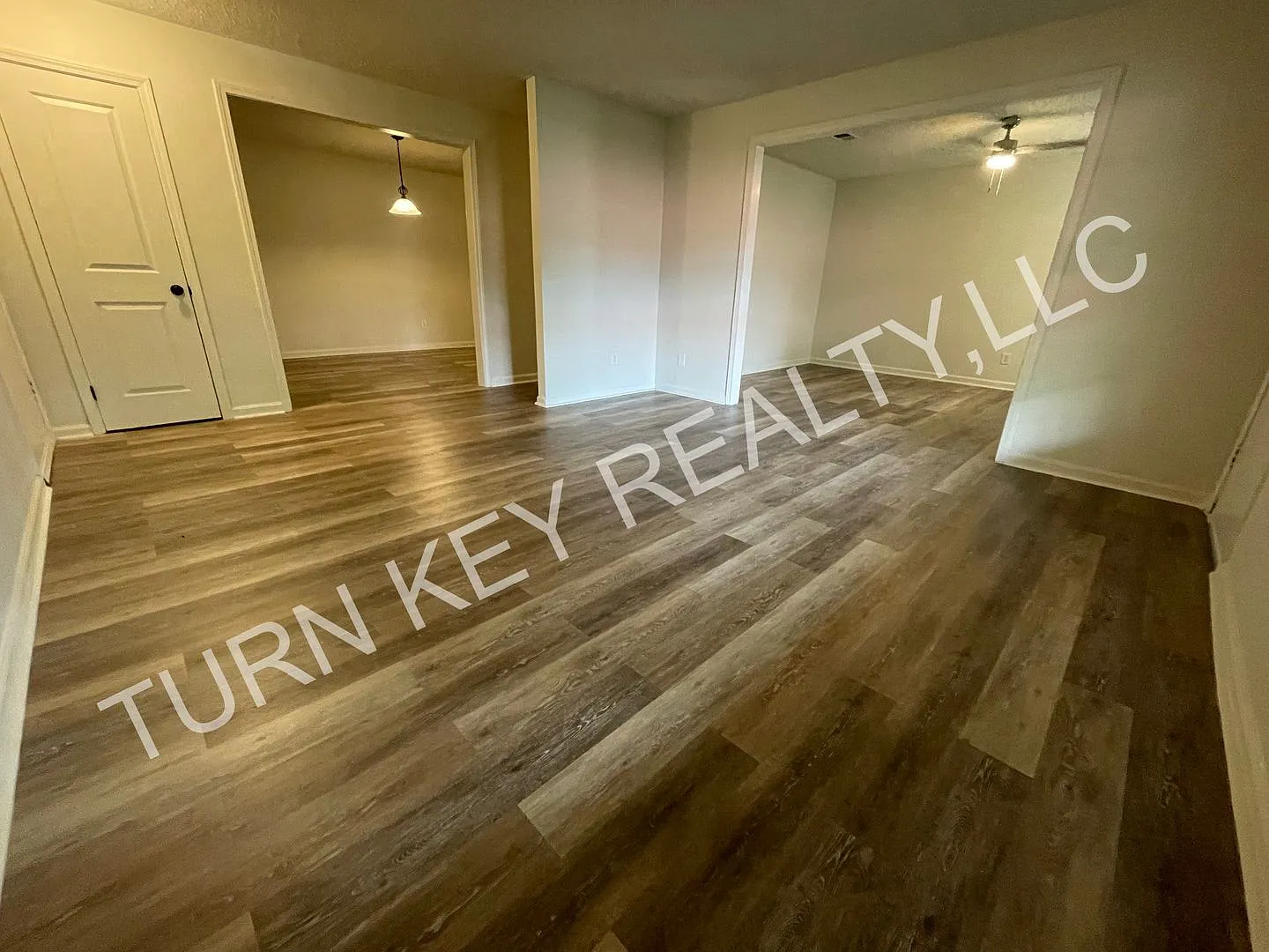 910 Chapel Creek Dr — Photo 4