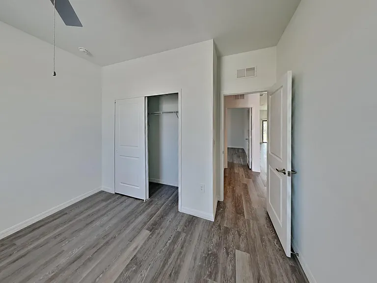 617 SE 9th St — Photo 8