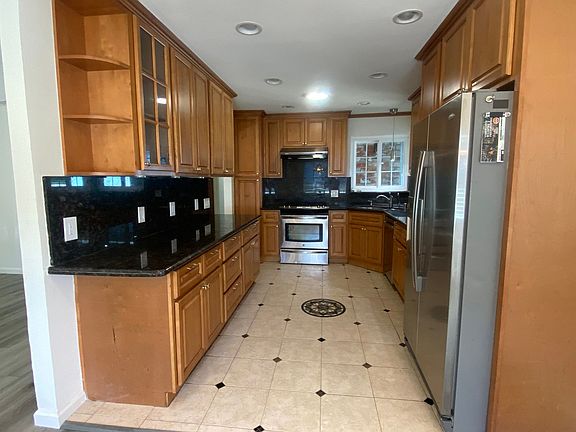 4th image of 10815 Brookwell Dr
