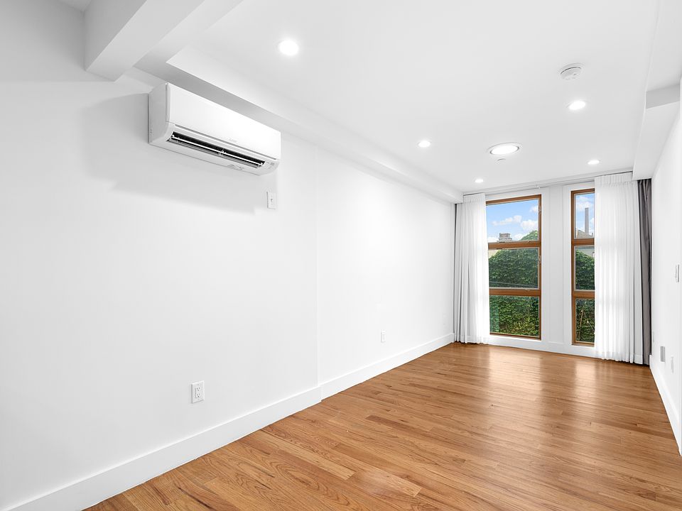 2nd image of 514 Maple St #2A
