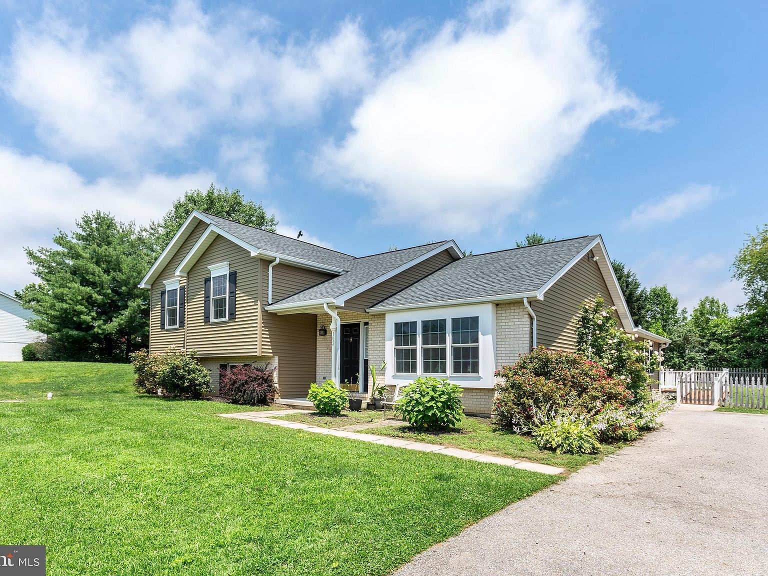 102 Heritage Dr, Hanover, PA 17331 | Zillow