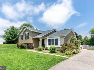 102 Heritage Dr, Hanover, PA 17331