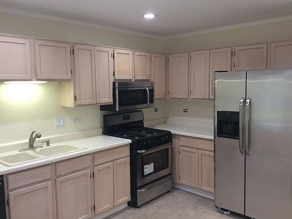 4th image of 302 Sheffield Dr #302