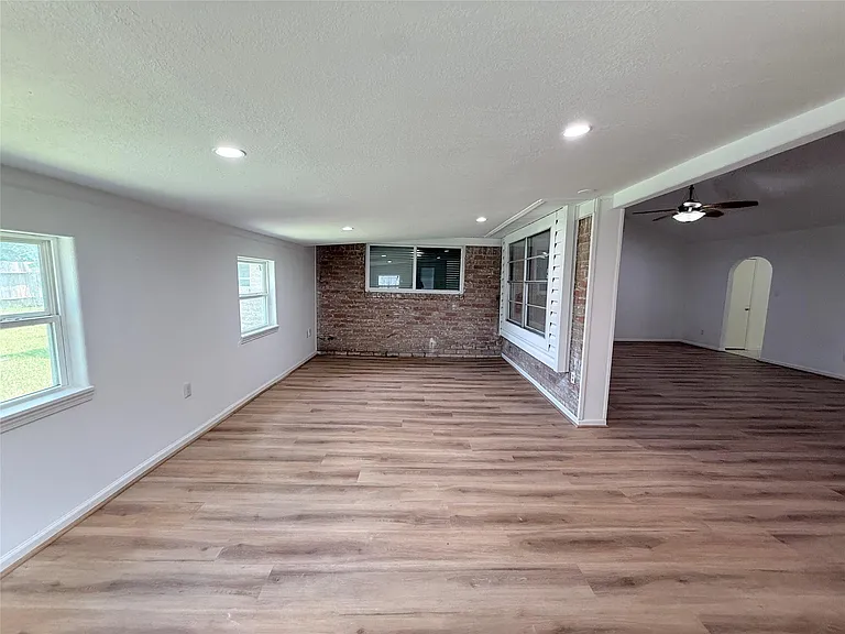 12214 Corona Ln — Photo 32