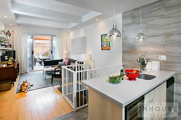 Sold by The InHouse Group | media 27