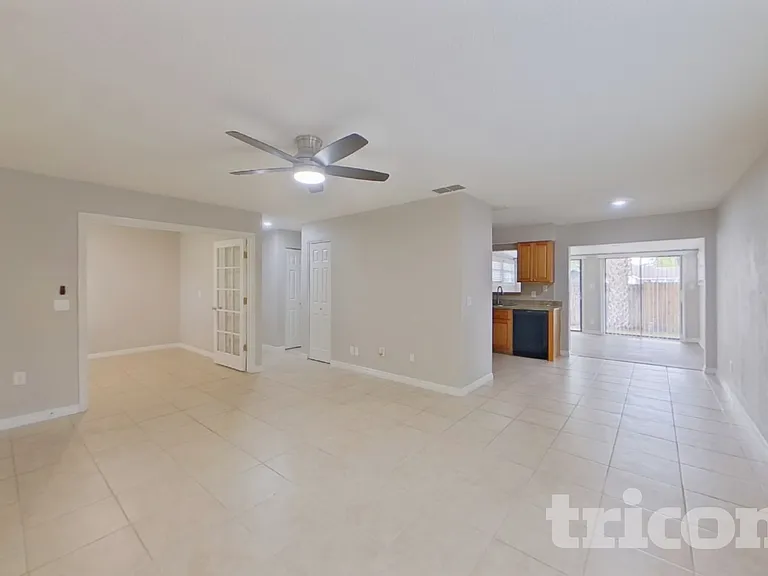 11415 Cardiff Dr — Photo 2
